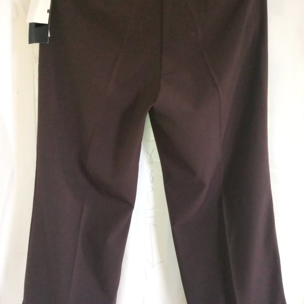 Women's 3 Quarter Leg Pants.